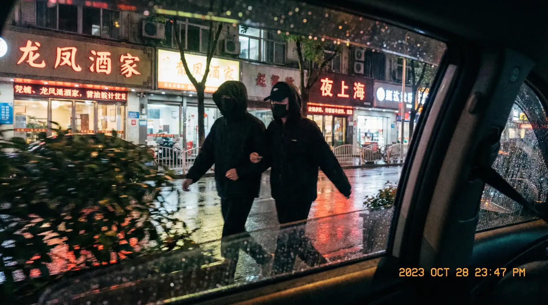 《爆料网》爆料网最新更新_全网独家爆料网大全 - 顶流明星深夜密会现场抓拍照片